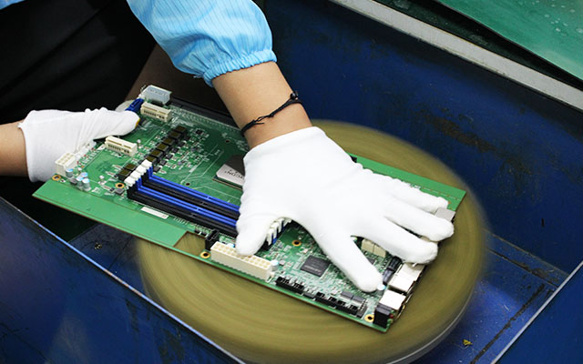 龍芯3A6000：開啟國產工控主板“芯”時代